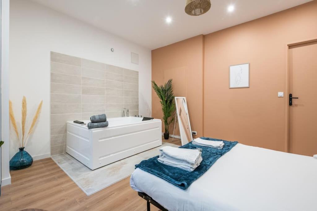 Charmant Cocon Avec Jacuzzi - Bordeaux Centre Bordéus Exterior foto