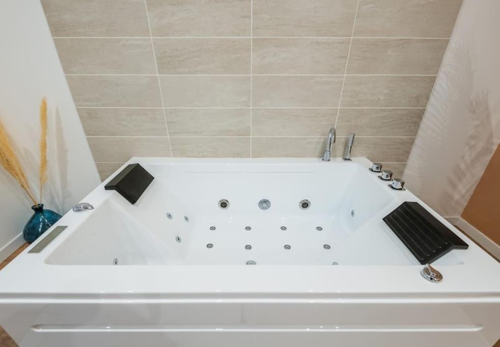 Charmant Cocon Avec Jacuzzi - Bordeaux Centre Bordéus Exterior foto